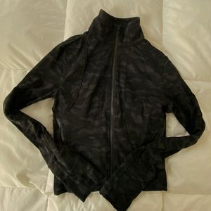 Lululemon camo print zip up jacket size 6
